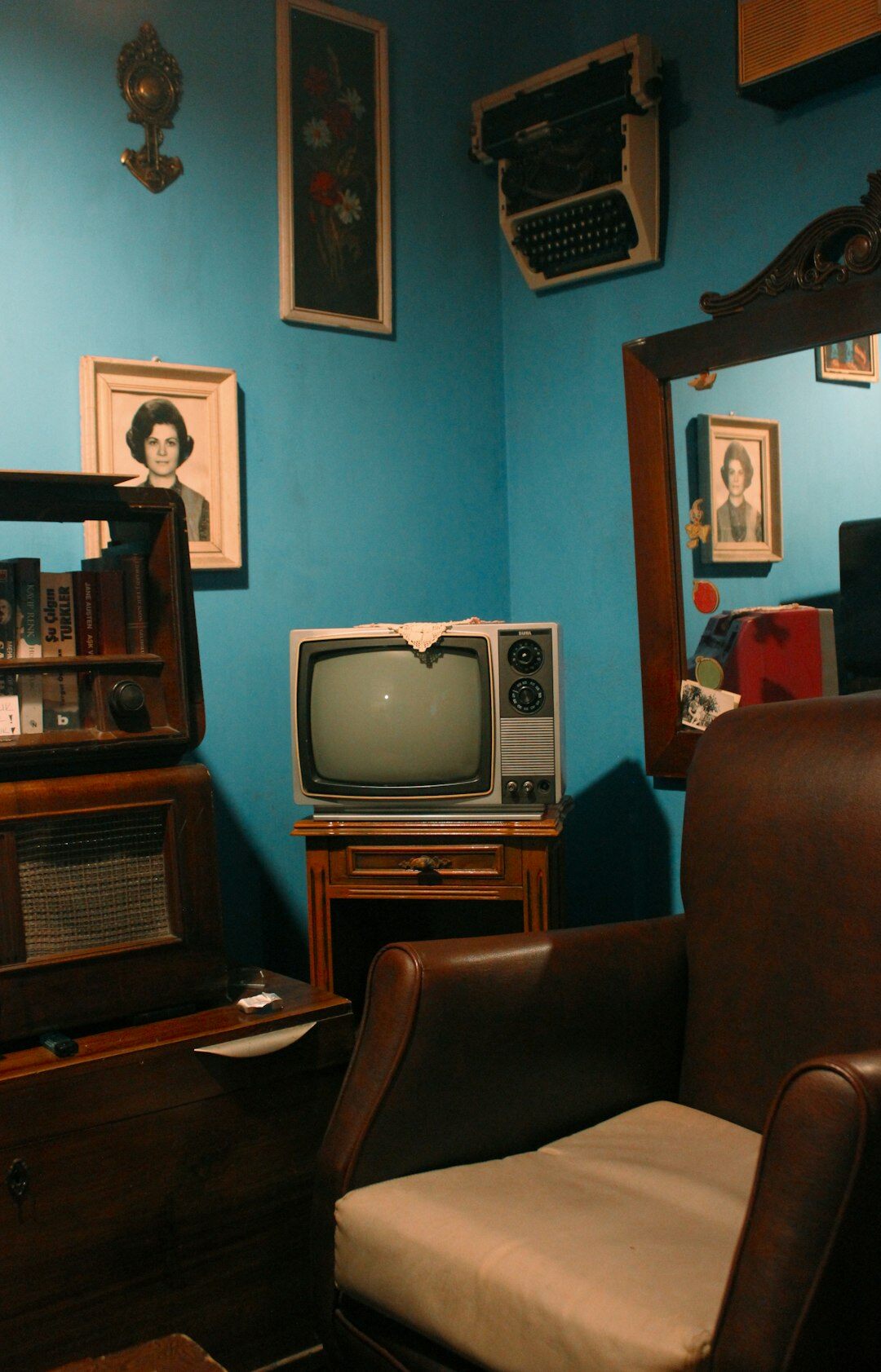 vintage detective office